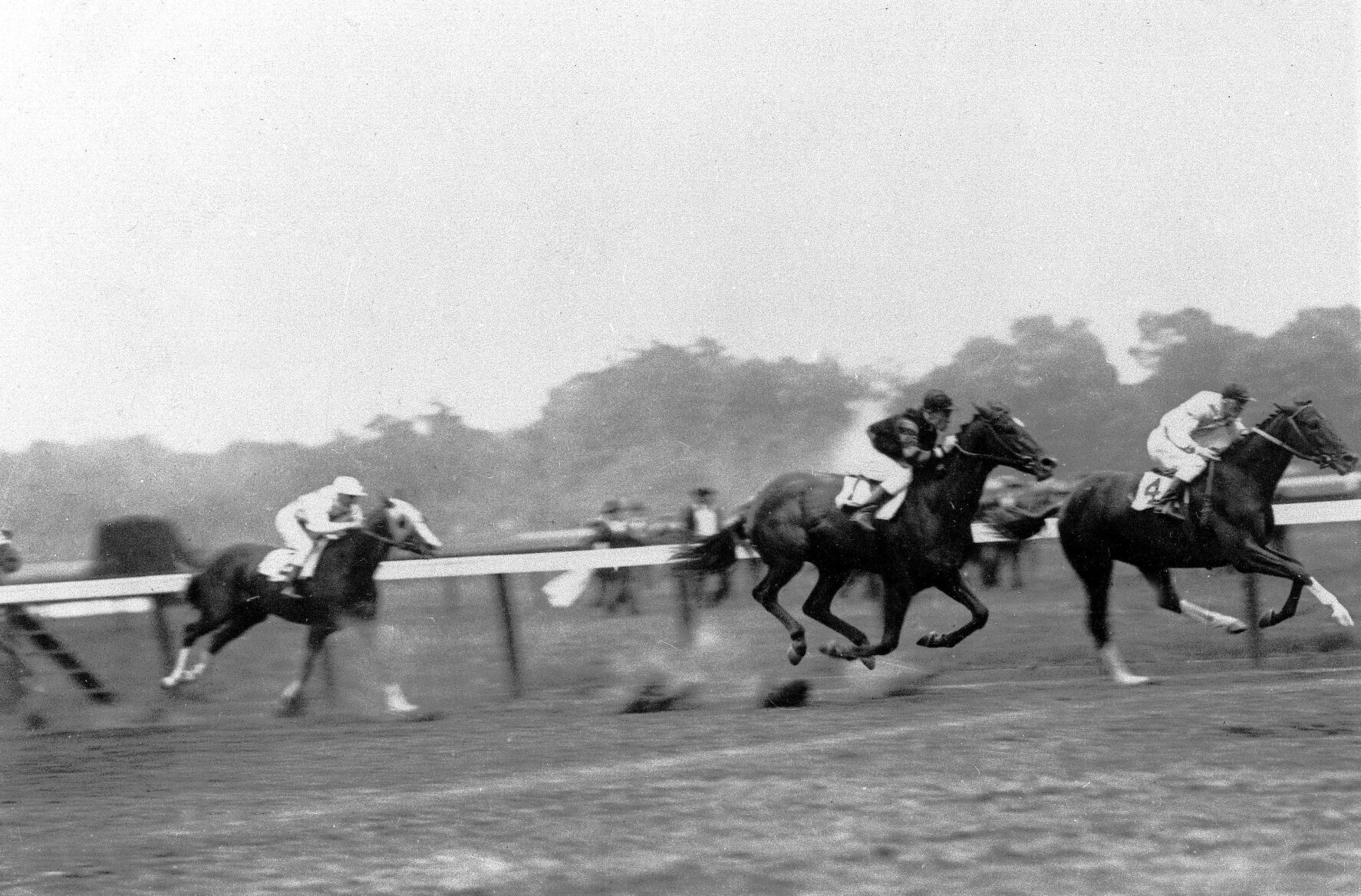 1919: Upset upsets Man o' War, handing horse first loss in 21 starts
